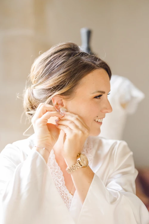 bijoux main poignet beige gris